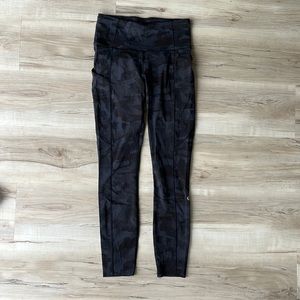 Lululemon leggings camo with pockets